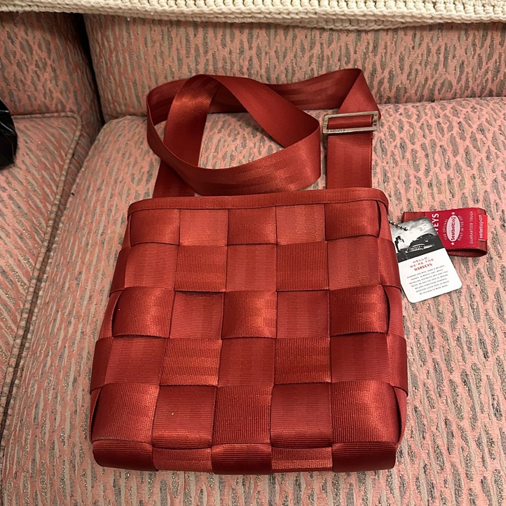 Harvey’s Seatbelt Purse Crossbody Red ❤️ NWT Excellent Condtion